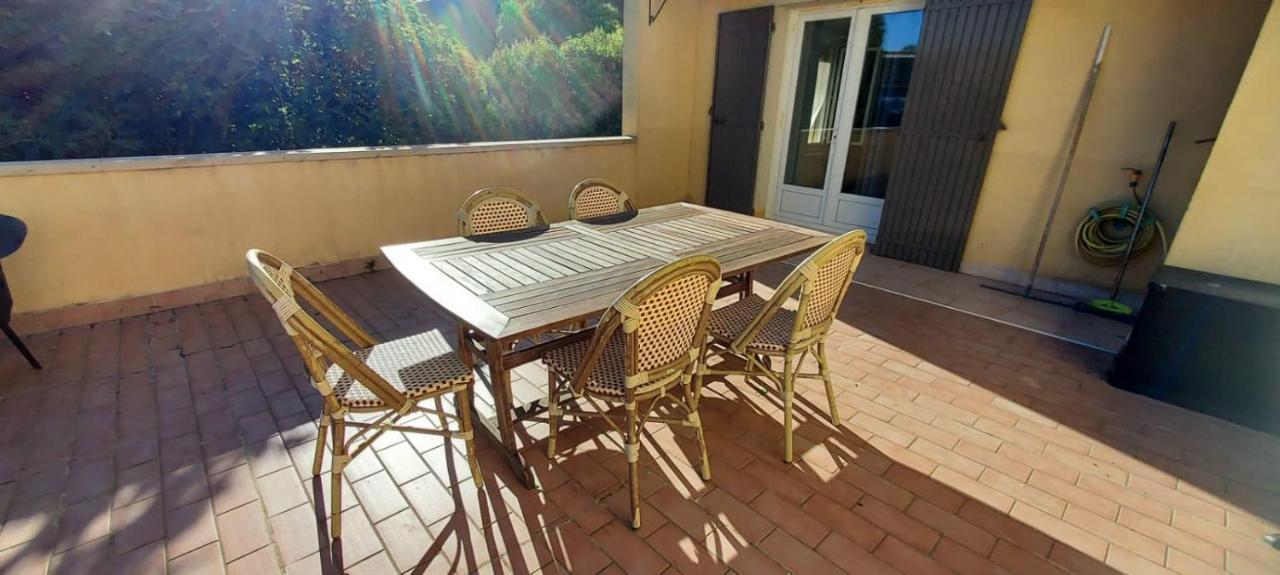Apartmán Chambre Avec Terrasse Sarrians Exteriér fotografie
